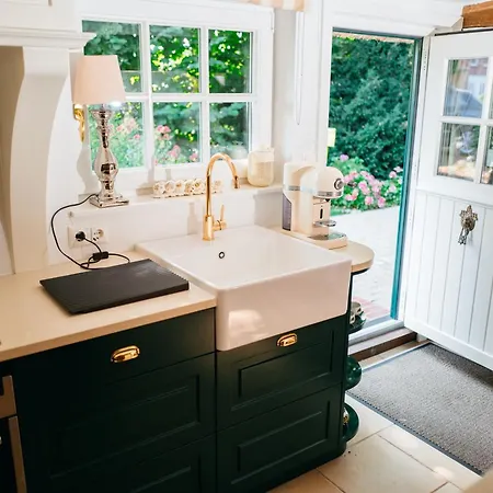 Mit Kamin Und Garten, Seenah